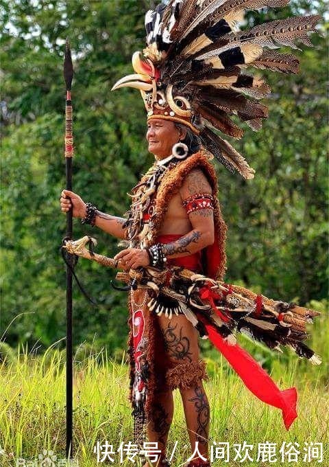  加里曼丹岛上|印尼著名猎头族——达雅人的恐怖习俗和他们用来砍人头的曼道刀！