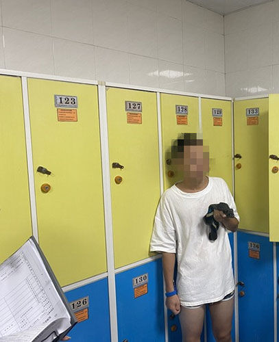  该男子|杭州男子在更衣室被人偷拍，一翻偷拍狂手机真辣眼