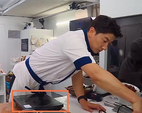  张亮|《中餐厅》灶台无法生火时，张亮的做法亮了，真是意料之外的惊喜