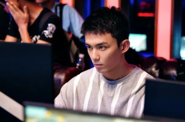  火线|《穿越火线》：两代人合力追梦诠释热血青春