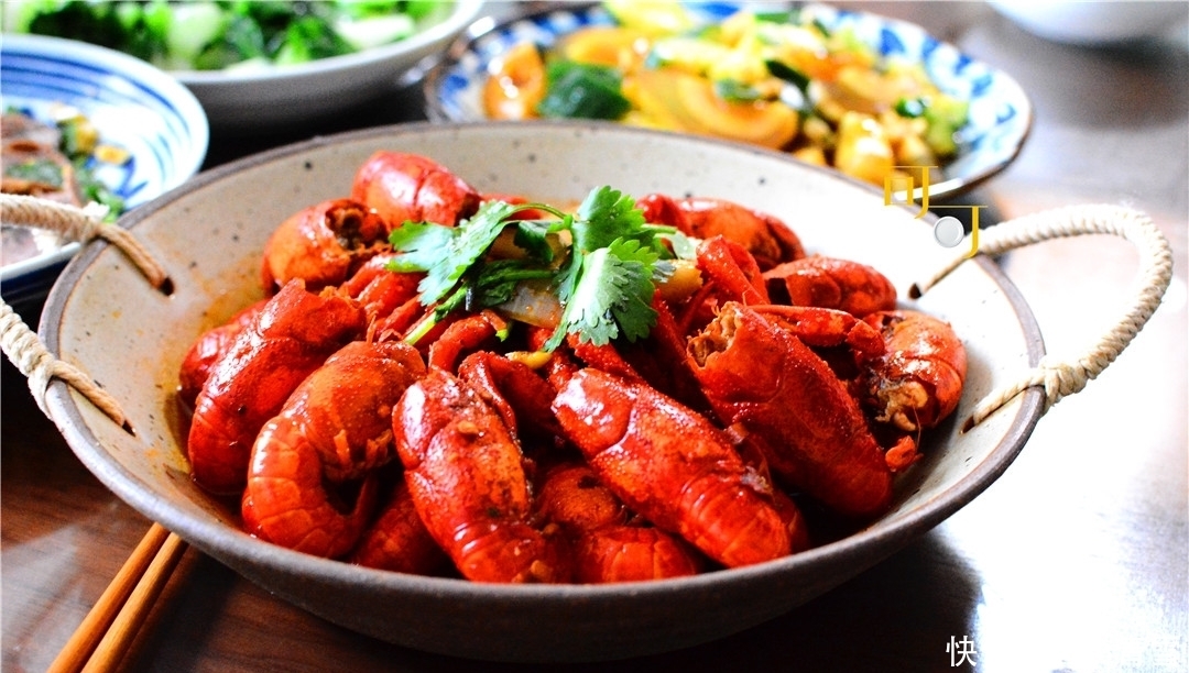 皮蛋|两口子周末的午餐，两荤两素花了一百多元钱，够丰盛吗？