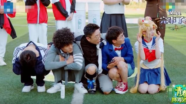  嘉宾们|鞠婧祎裙子太短，节目组要求嘉宾蹲下时，她这救场方式也太机智了