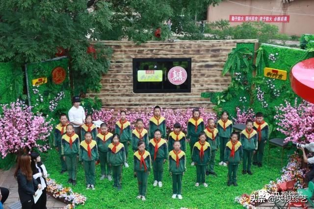 华尔兹|《喜上加喜》父亲在女儿相亲现场抱着扫帚跳华尔兹?