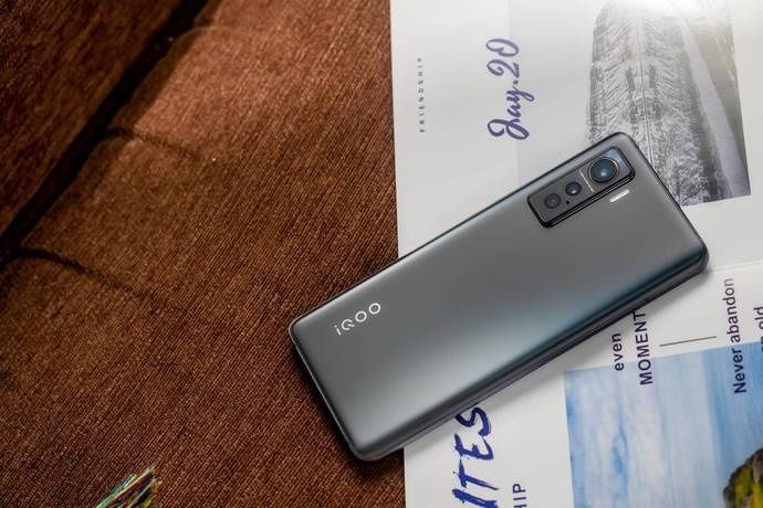 游戏|全新的交互体验，iQOO 5游戏震感反馈，体验很带感