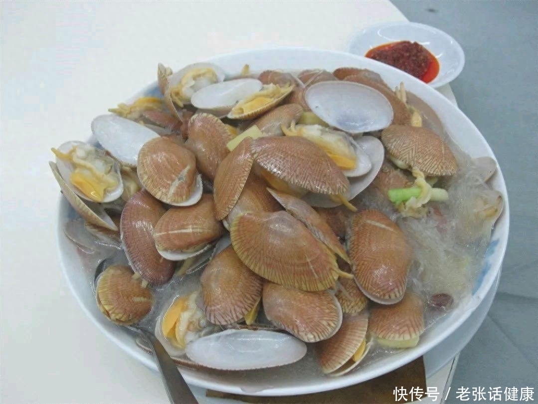 甲状腺不适合吃的食物有哪些(甲状腺不好，饮食需要注意什么？提醒：3种荤食要少吃，多吃3素食)