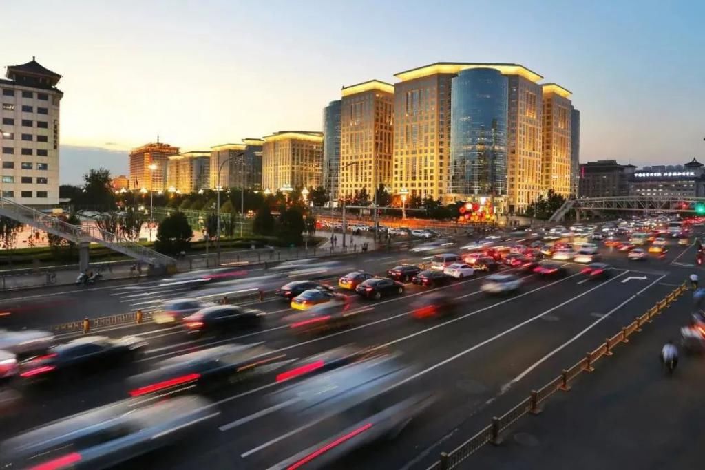  空间|5 个停车楼设计：“树”向生长的停车空间