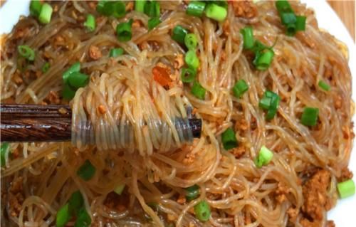  蚂蚁|做蚂蚁上树时，饭店大厨分享：学会这一个方法，不粘锅不不成坨