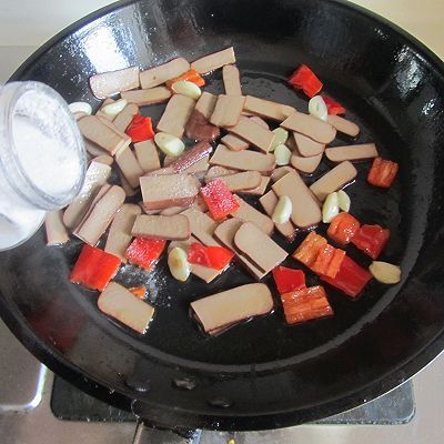  香椿|红椒香椿炒鸡蛋干