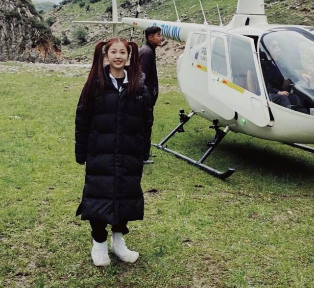  心疼|虞书欣录制综艺被偶遇，全程捂脸不让拍，得知原因心疼了