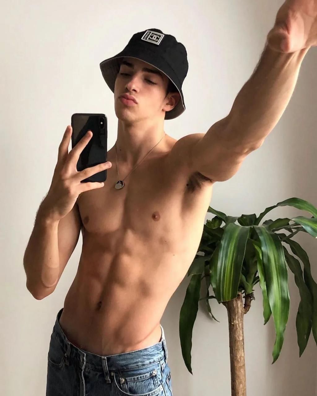  空降|Manu Rios 空降成《名校风暴》新男主！