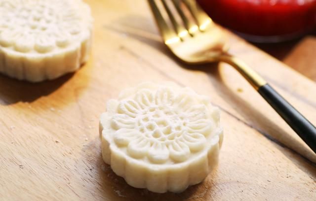  孩子|孩子爱吃的山药糯米糕，软糯香甜，简单营养，吃一次念念不忘