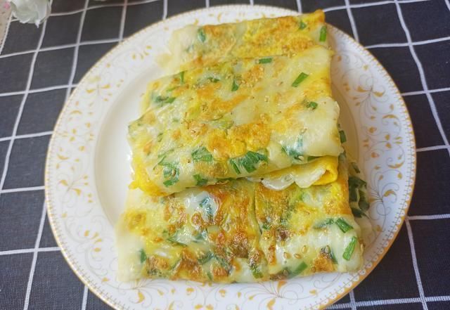  松软|好吃的早餐饼做法，松软可口，营养美味，5分钟出锅，凉了也不硬