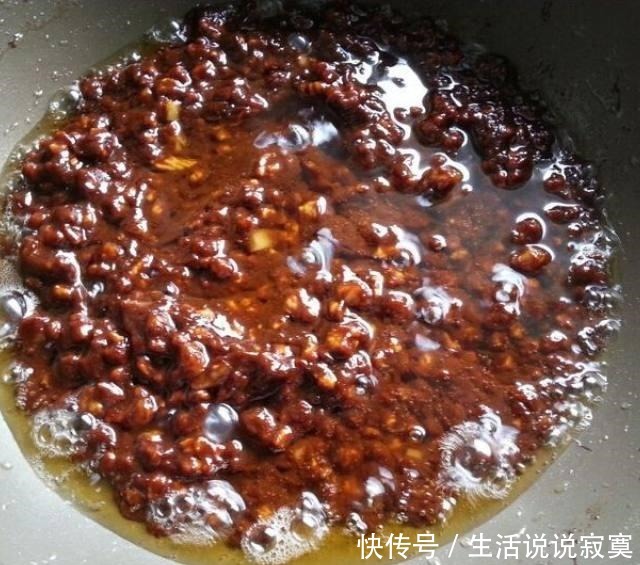 关键|教你做家常炸酱面,调好酱汁是关键,端上桌三碗都不够一人吃