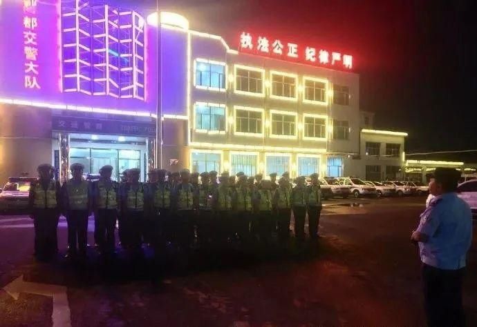  震慑|【统一夜查行动】拒绝酒驾——全市交管部门深入开展周末夜查统一行动 有力震慑酒驾醉驾等严重交通违法行为