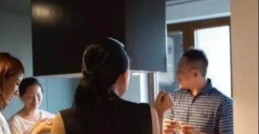 许婧|许婧离婚后的房子,平时叫朋友过来聚餐,一个人也能活得很好