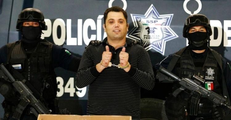  冲锋枪|全球最高调毒贩，拍视频炫冲锋枪装甲车，网友：混成军阀