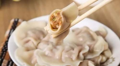  导致|拌肉饺子馅，这味料不要放！不少人习惯放，导致饺子不香，有怪味