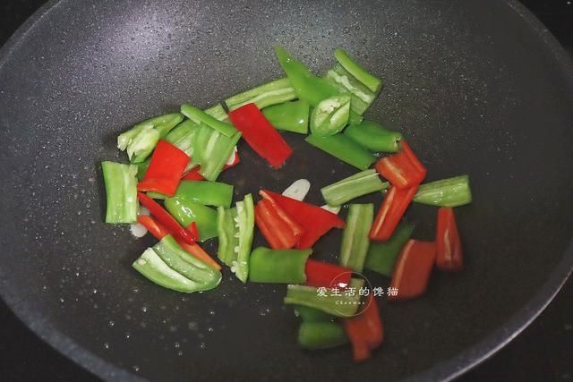 浪费|咸蛋白不要丢,这样炒一炒,不咸不齁,比肉还香,一点也不浪费!