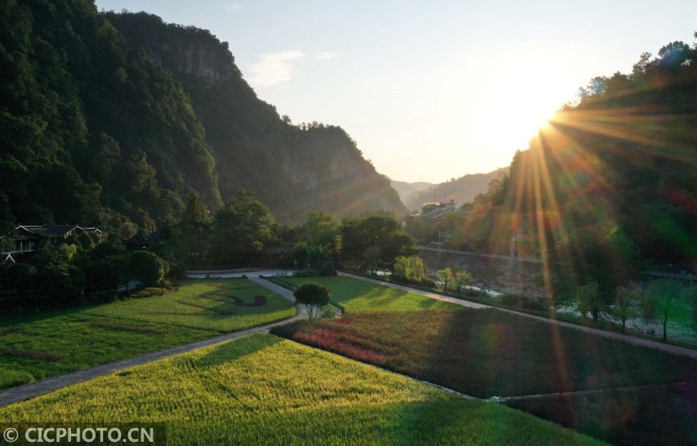  湖南|湖南张家界：朝霞绚丽 田园如画