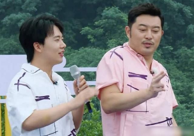  字幕|Baby和蔡徐坤组情侣，一旁的字幕亮了，网友：这么怕黄教主？