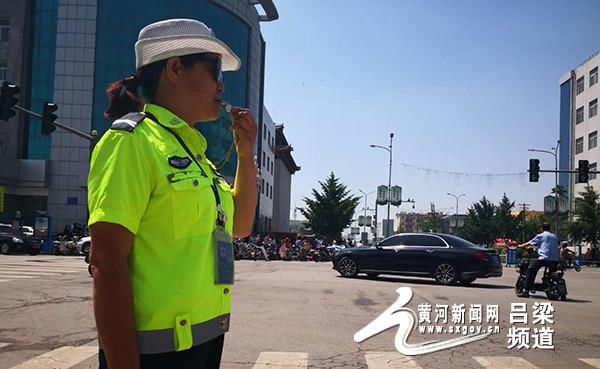 文明交通|交城交警多渠道多形式开展“礼让斑马线”宣传活动