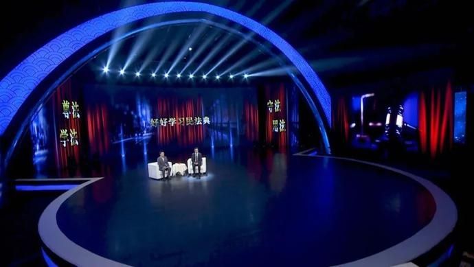 好好学习|今天21:20 黑龙江卫视《遇事找法》 “好好学习民法典”（十二）老人路边“捡”纸箱，被判赔32万？东西可别随便“捡”！