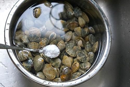 辣椒|三伏天,这菜香辣又解馋,成本不到3块钱,有钱没钱都能吃得起