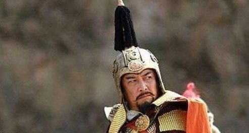 目不识丁|将军谢恩却忘了谢恩词，半天憋出一句话满堂大笑，皇帝却宠信一生