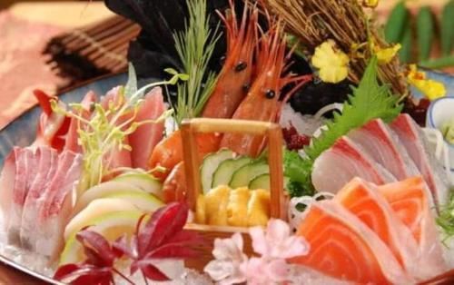 角落|去吃自助餐,服务员常把“3种”食物放“角落”,聪明人会去拿