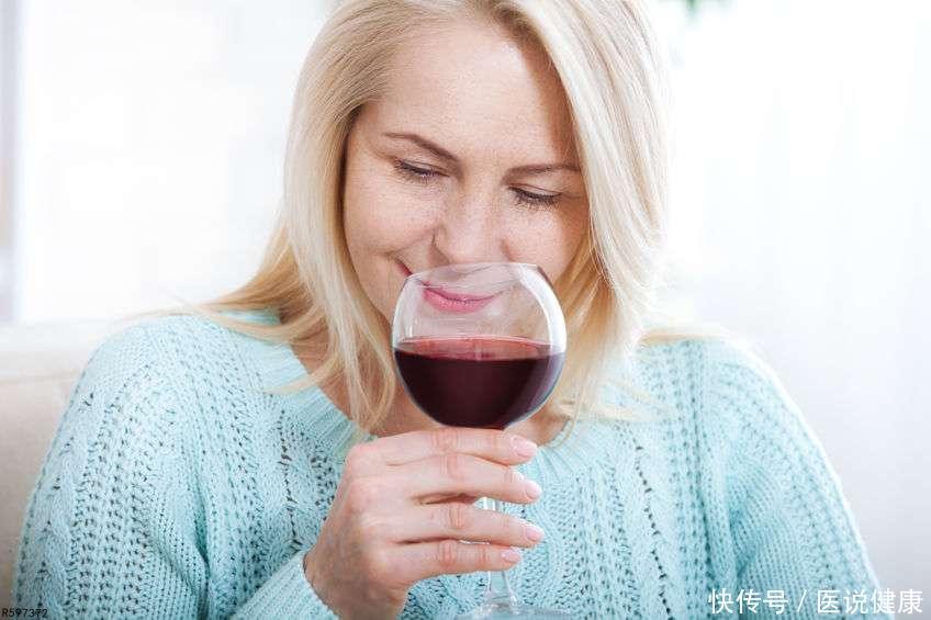 喝什么样的红酒可以软化血管(喝红酒真的能软化血管？提醒：真正能软化血管的是这4种方法！)
