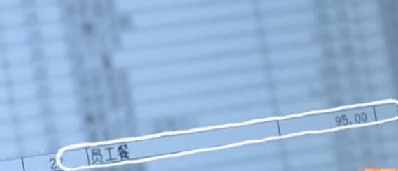  每人|女星开炸鸡店一天赚2百，员工餐每人95元，郑爽聪明让表姐当店长