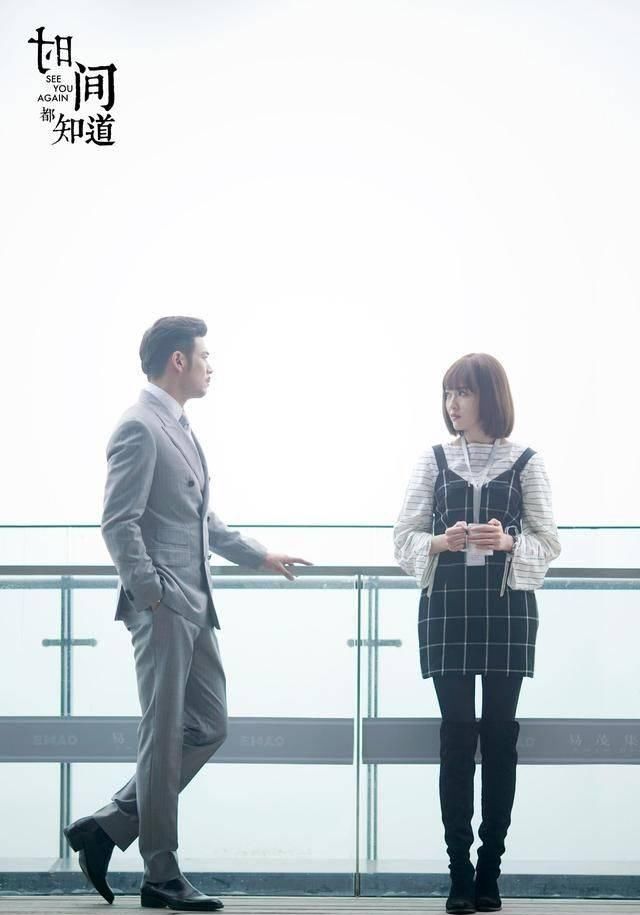  背景|唐嫣穿“学生装”简直了，秒变少女，配合背景毫无违和感