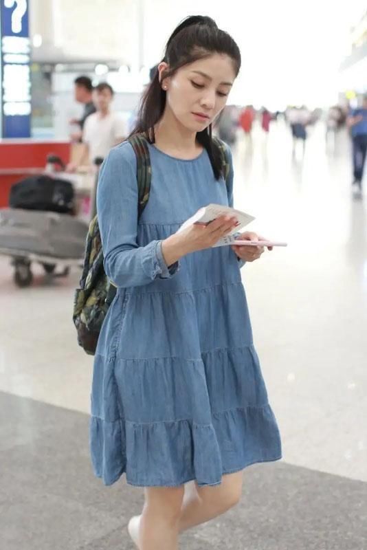 青春甜美|胡可早该这样打扮了，穿娃娃裙嫩成少女，小2岁的沙溢该有压力了