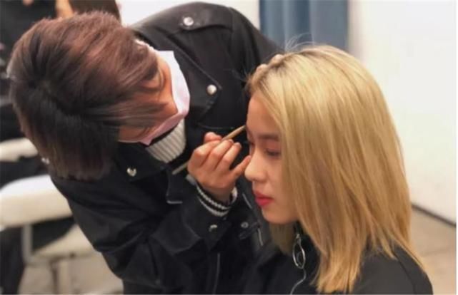  吃饭|变形记16岁女“巨婴”：日花销过万、吃饭要人喂，现在已脱胎换骨。