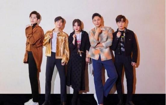 吃饭|18线明星有多心酸,王牌家族在桌上吃饭,吴宇恒只能站旁边看着