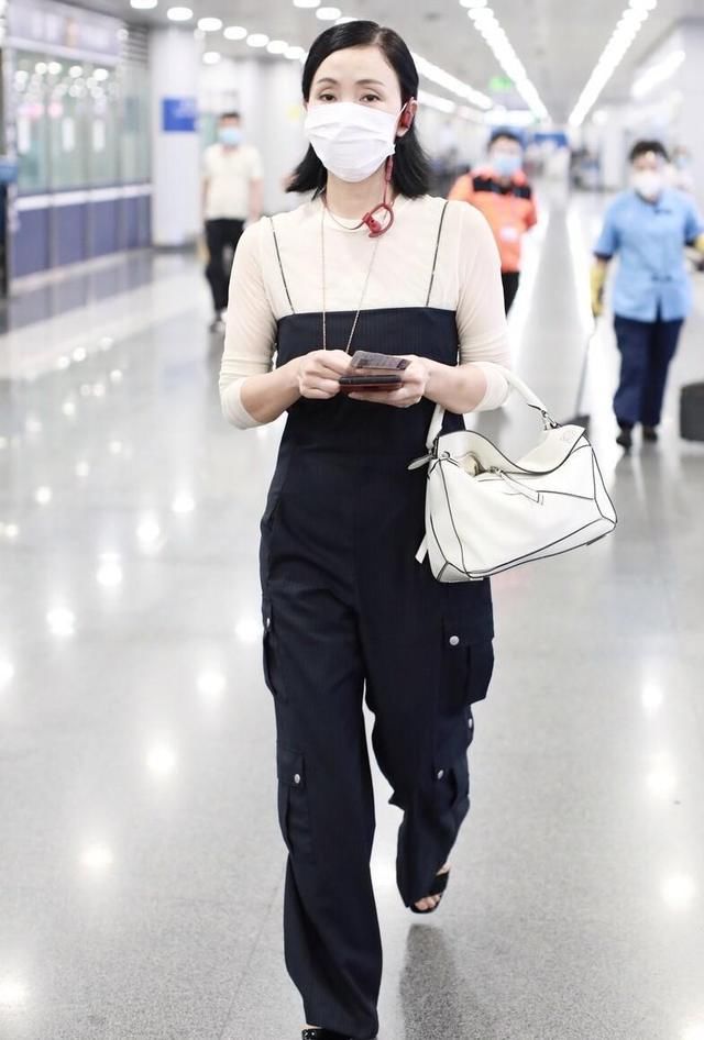 搭配|陶虹也太会穿衣了,将连体裤搭"皮肤衣",腿长直逼一米八