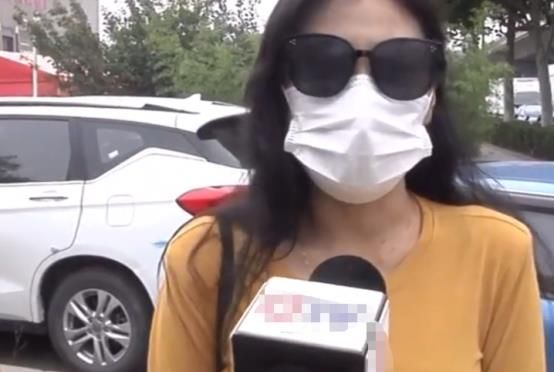 司机|乘客质疑车费高，出租司机上手抢发票！嚣张喊话：坐不起就坐公交