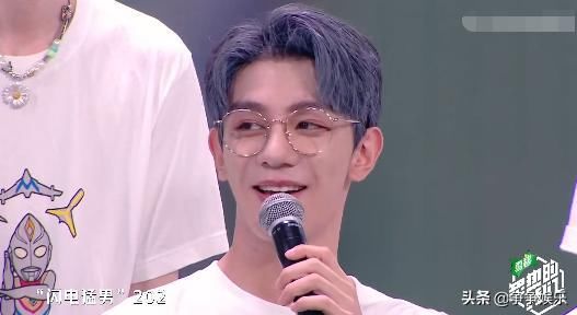  火箭少女|陈卓璇提问：R1SE男团为什么不叫202，张颜齐：我们不配