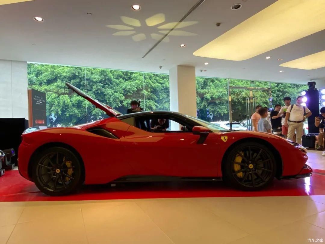 性能|法拉利SF90 Stradale实拍，插电混动性能赛拉法，售价仅398.8万元