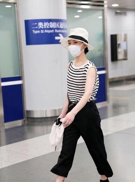  刘雯私服|周迅刘雯变综艺咖 我却种草了她们的“佛系”穿搭