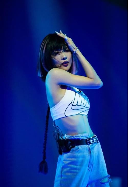  终于|“浪姐”王霏霏终于迎来第一名！舞台造型又A又美，33岁气场大开