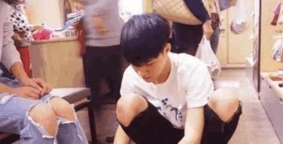 直言|印度美女到中国旅游，看到中国男人行为，直言：真羡慕中国女人