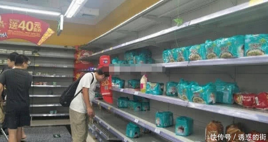超市|谁是康师傅地位最低的泡面,一场台风就懂,整个超市就剩它好尴尬