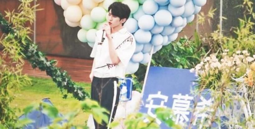  蔡徐坤|蔡徐坤在奔跑吧大秀唱歌技巧，仿佛回到了那年夏天