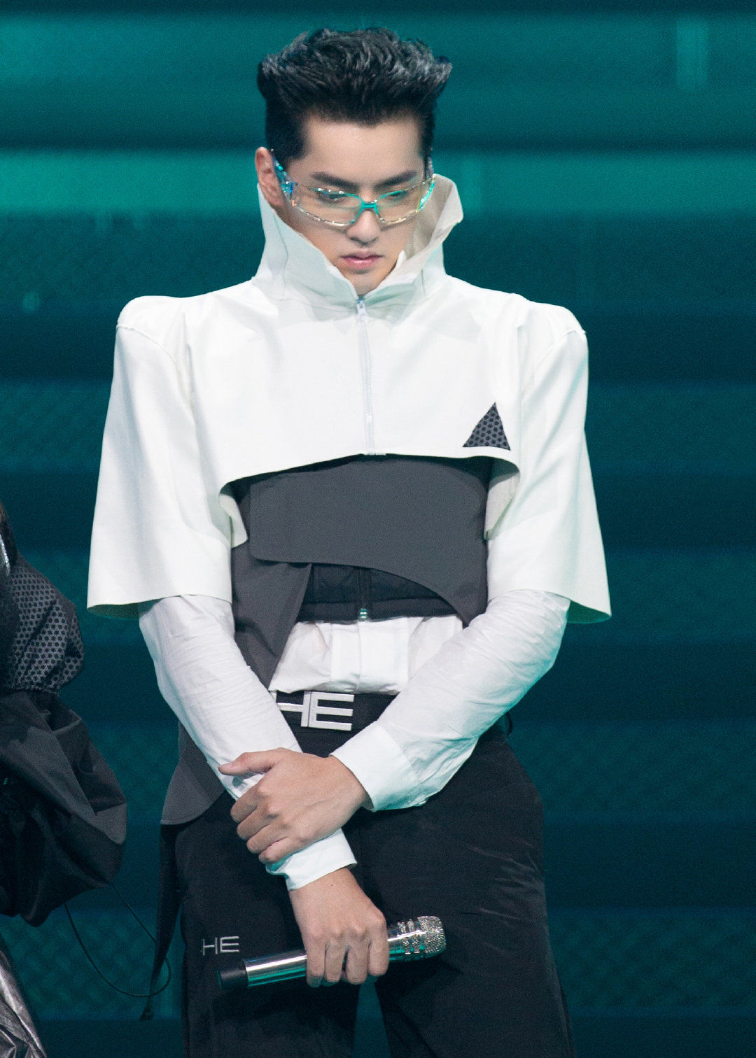  正式|200906 今晚潮玩无届T台秀正式拉开帷幕 看吴亦凡为爱跨次元