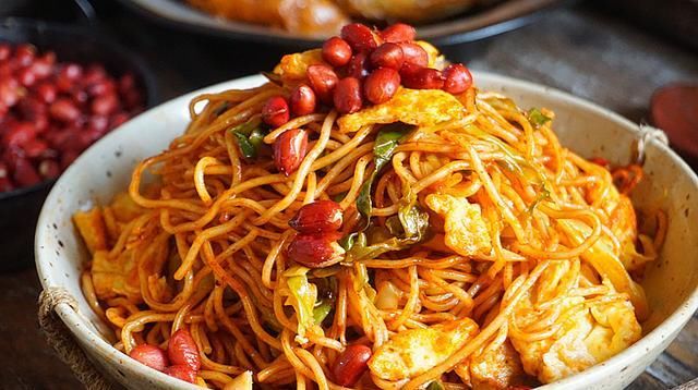 炒面|一家三口的晚餐30元做一桌,营养好做又实惠,夏天没胃口就这样吃