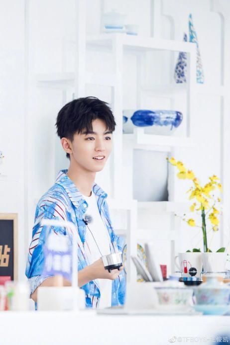  嘉宾|王俊凯杨超越新旧嘉宾陆续登船《中餐厅4》为何选他们来“飞行”