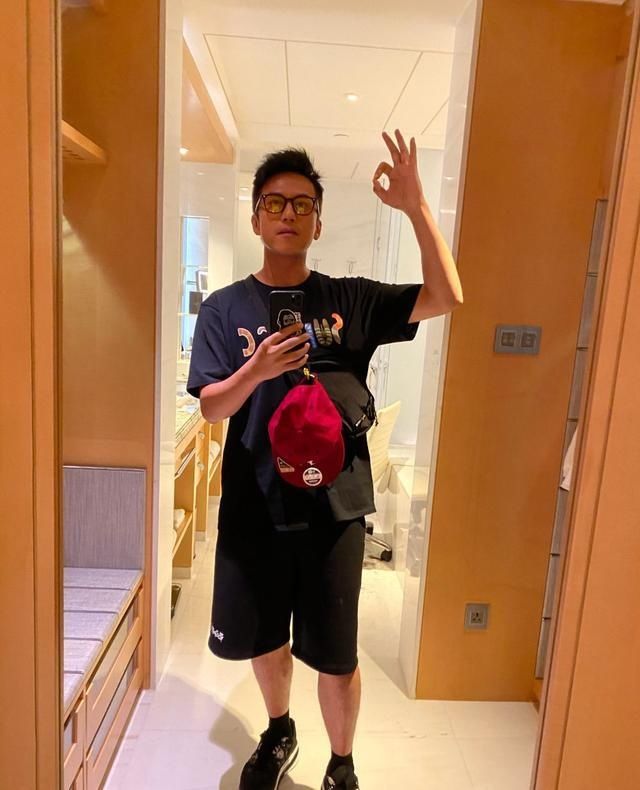  回来|邓超分享新综艺动态，配文这是什么综艺，感觉青春要回来了？