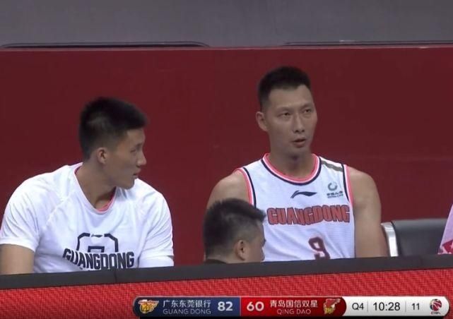  神情|阿日，阿日！易建联受伤离场，曾繁日神情凝重，杜锋问候已在路上