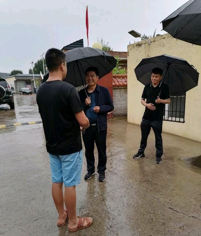  浓浓|汛期走访敬老院 浓浓关爱见真情